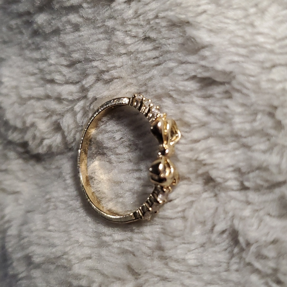 Gold Bow Ring (size 6)